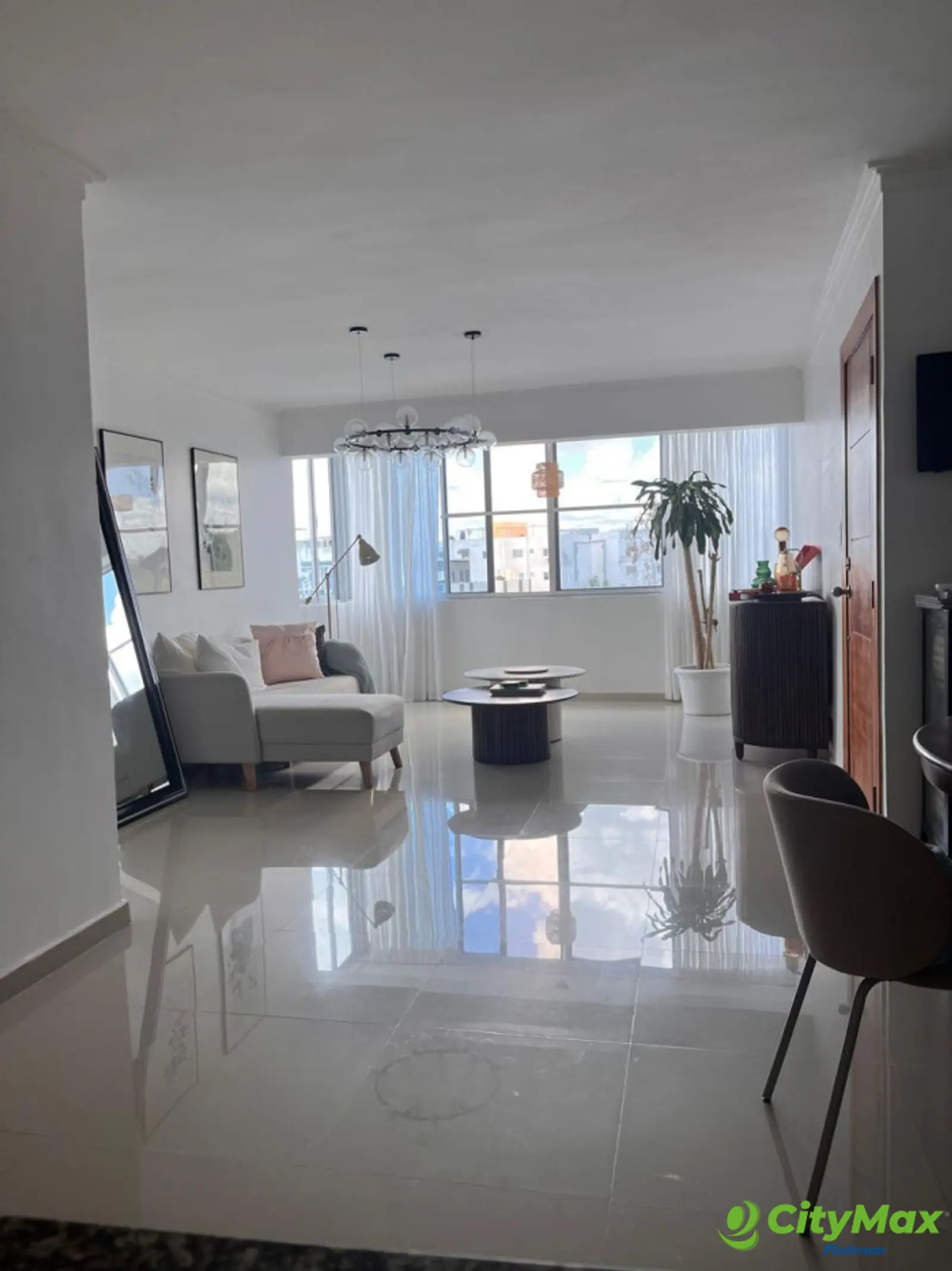 Venta de apartamento en la Jacobo Majlúta con terraza - foto 1