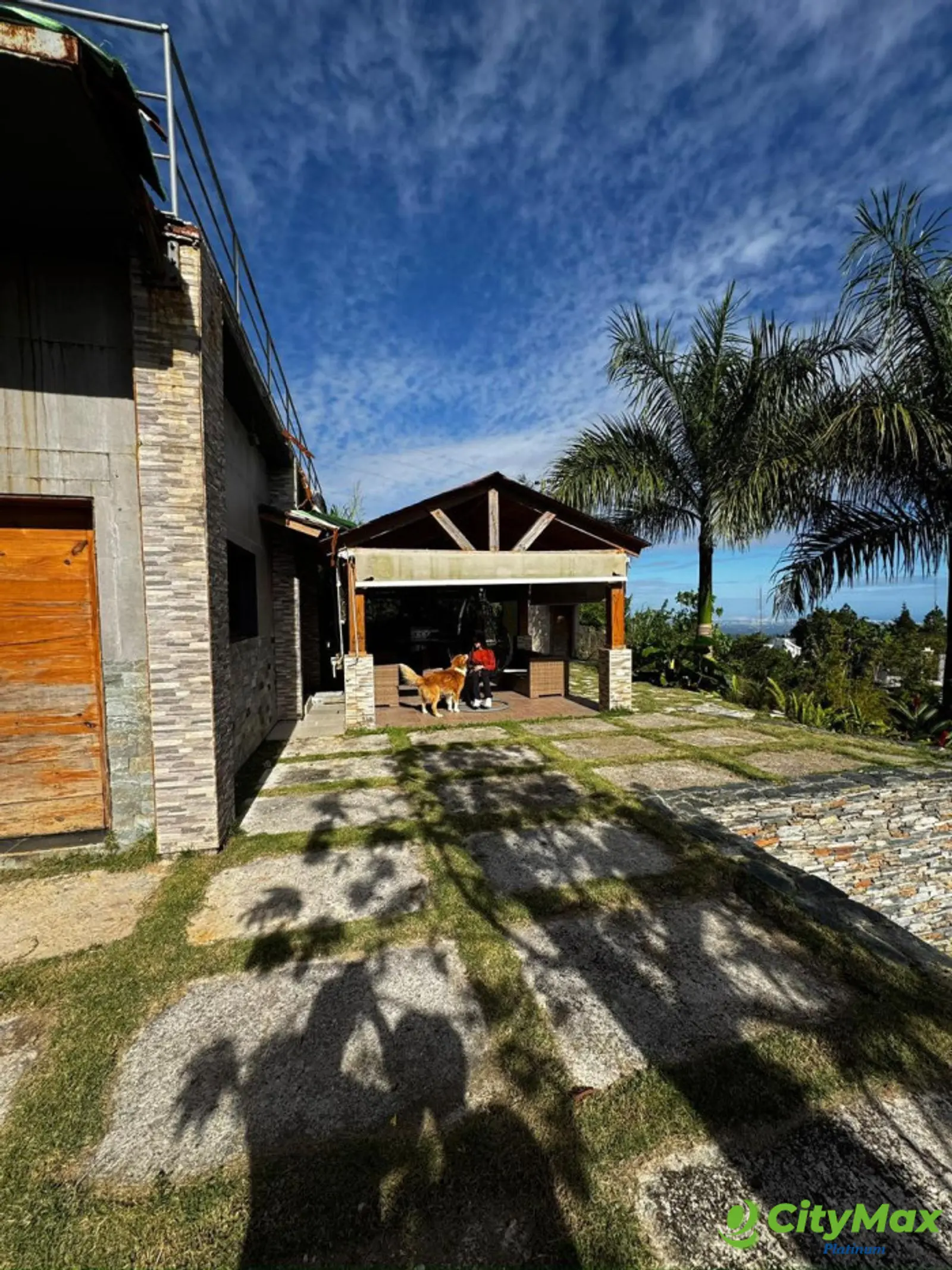 Venta de Espectacular Villa, La Colonia San Cristobal - foto 3