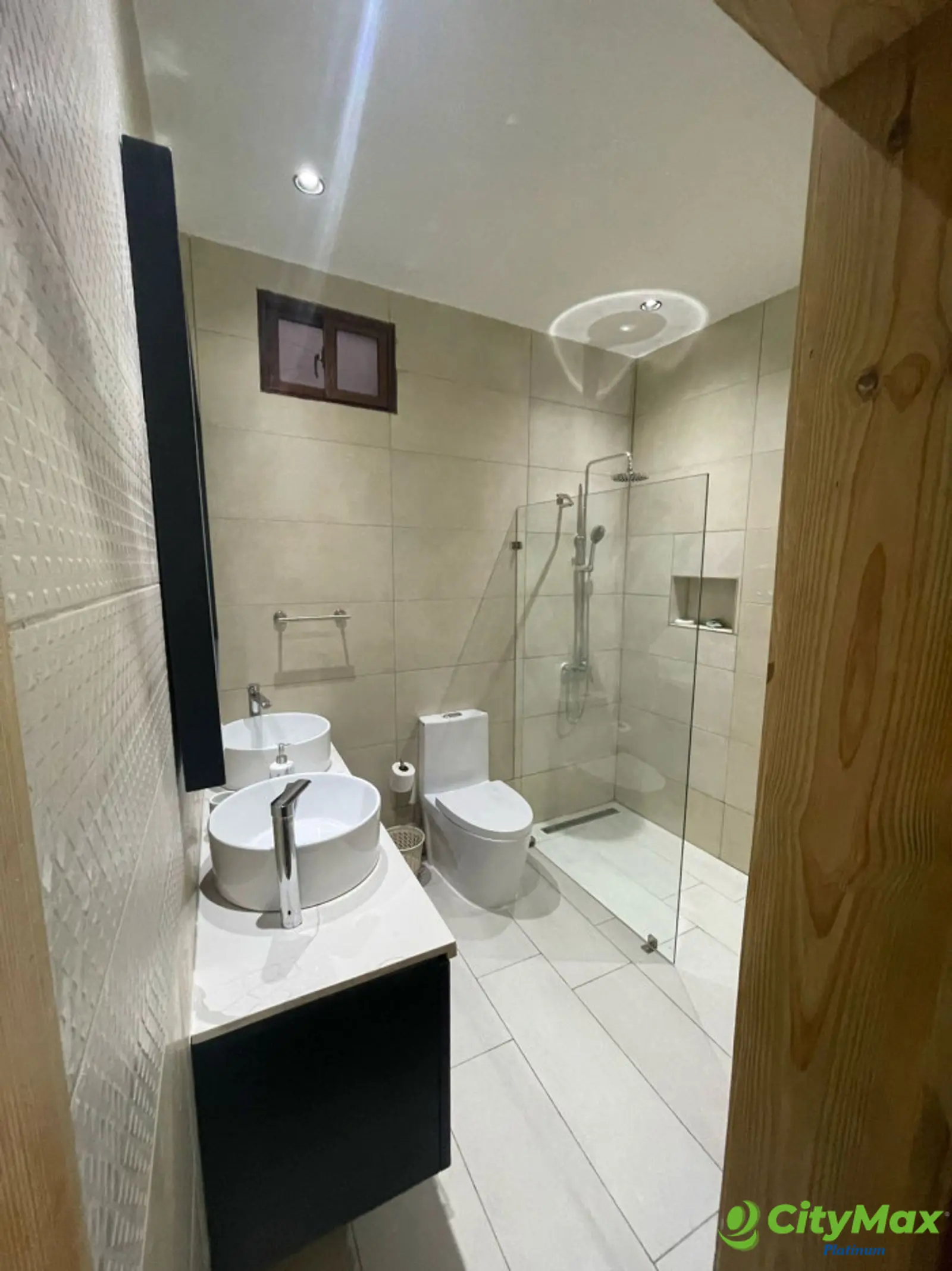 Venta de Espectacular Villa, La Colonia San Cristobal - foto 16
